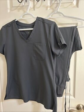 Med couture Insight - Pewter color V‑Neck Scrub Top and Jogger pants -Small